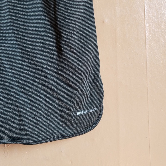 NWT Nike AeroReact Women's Small Short Sleeve - Picture 8 of 8